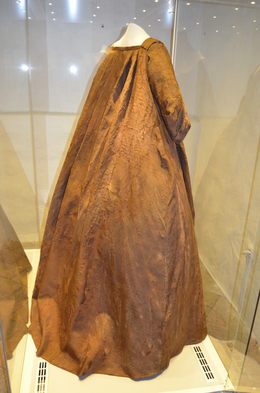 Hrobový oděv Karolíny Maxmiliány, kněžny rodu Dietrichsteinů